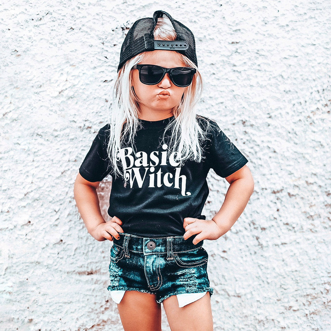 BASIC WITCH TEE - BLACK